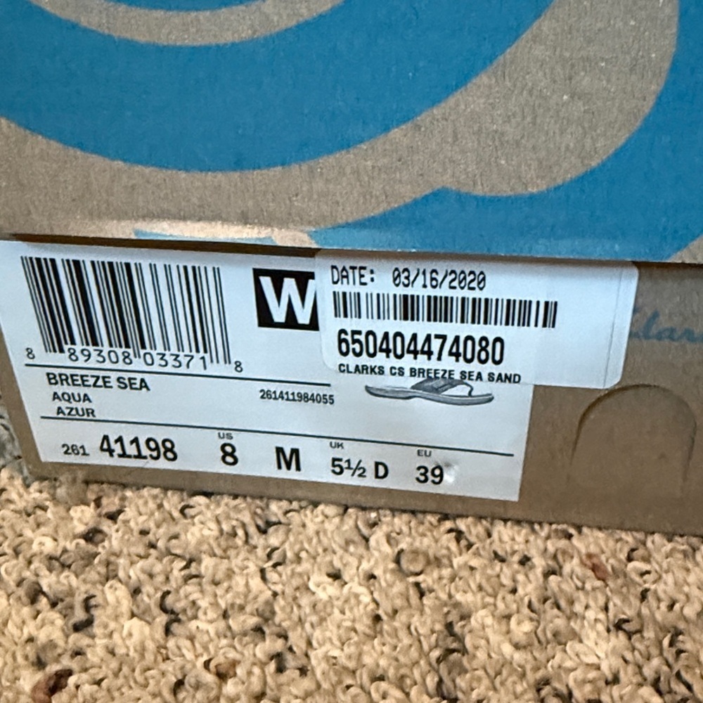Clarks Aqua and White Sandals Flip Flops Sz 8 NIB - Picture 6 of 6